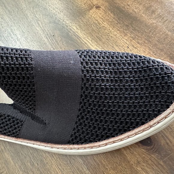 Ugg Sz 9 Black Slip on Sneaker - Picture 2 of 3